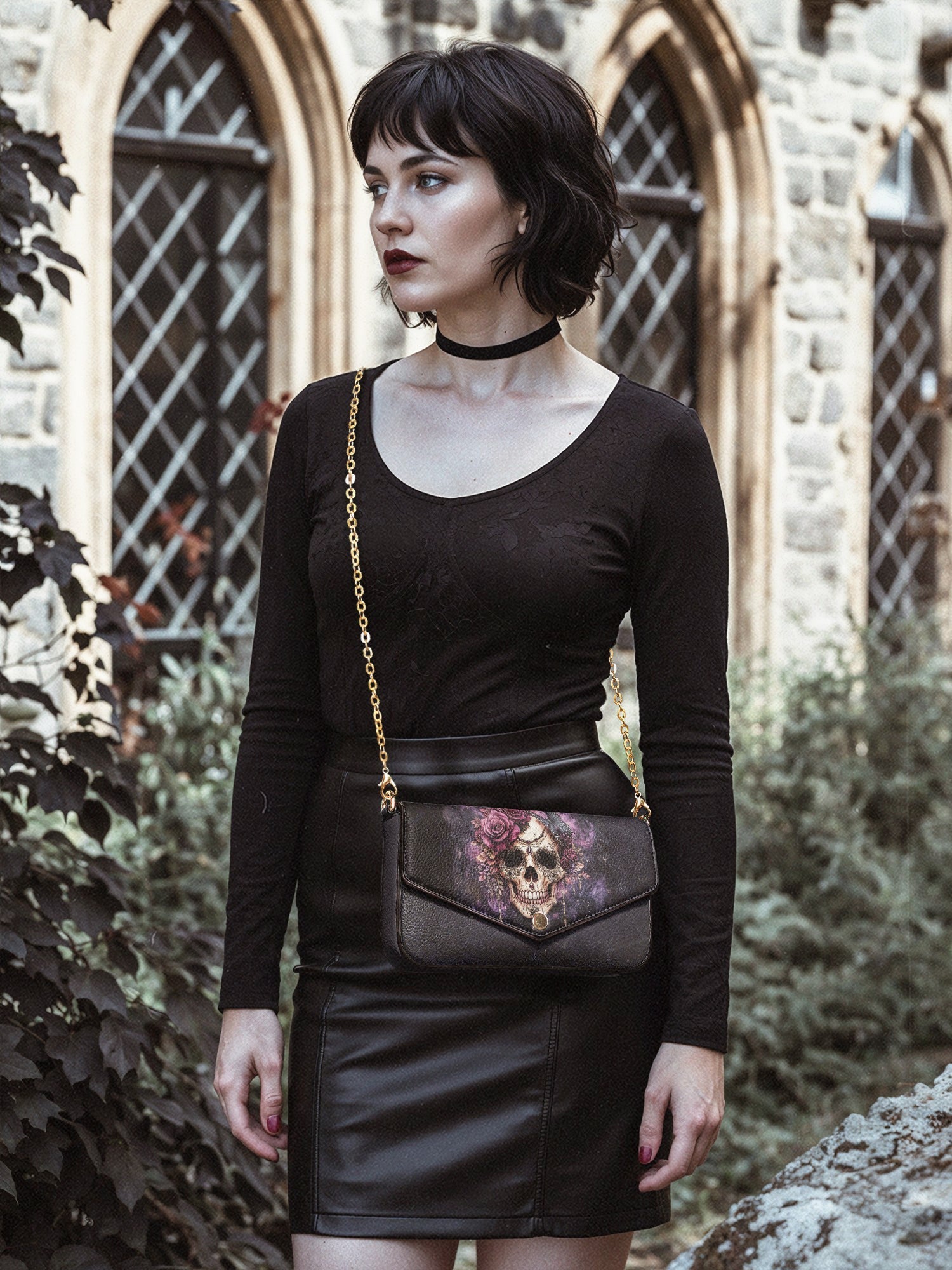 "Noxaria" Envelope Chain Crossbody Bag